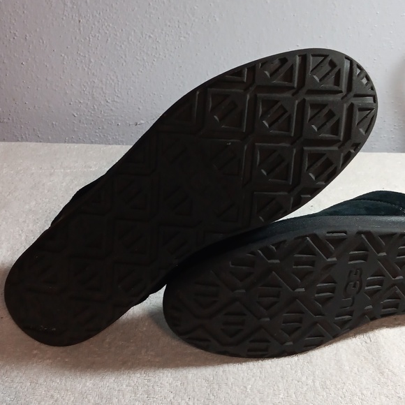 UGG Hanz ,Slip On, Mens-12 , Black Suede - Picture 10 of 12